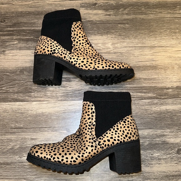 Qupid Chelsea Cheetah Bootie Spotted Faux Suede Zip-Up - SZ 8 - Picture 3 of 6